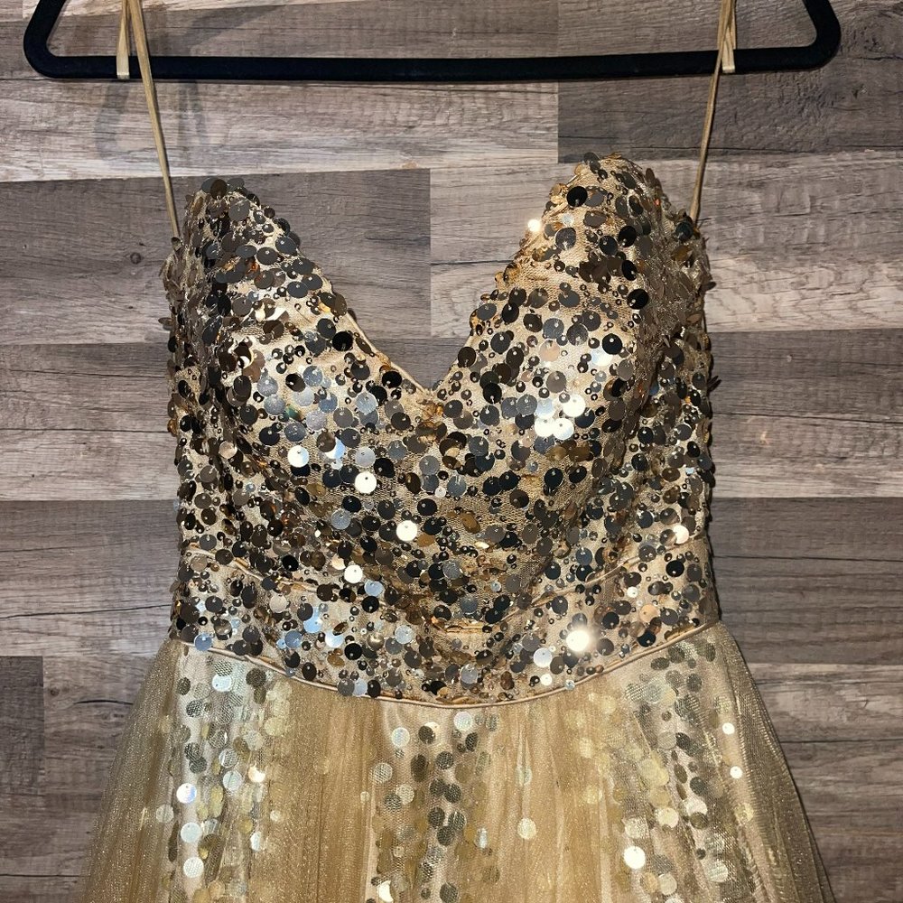 Beautiful Night Move Formal Dress Gold/Tan in size six WORN ONCE free shipping